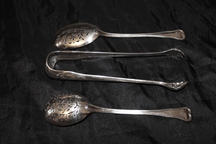 Christofle silver-plated flatware filet pattern with count's crown 16 pieces