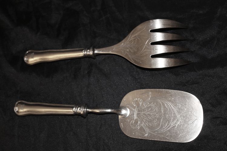 Christofle silver-plated flatware filet pattern with count's crown 16 pieces