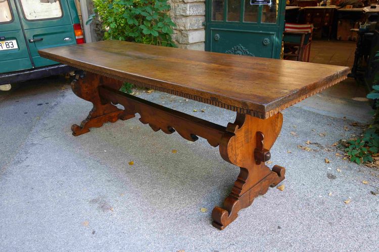 Large Italian abbey table in walnut