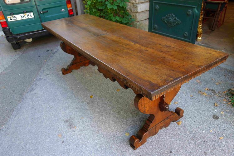 Large Italian abbey table in walnut