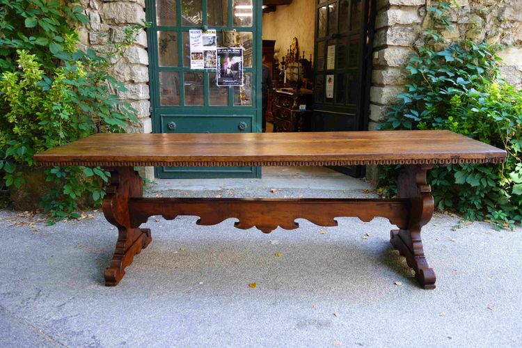 Large Italian abbey table in walnut