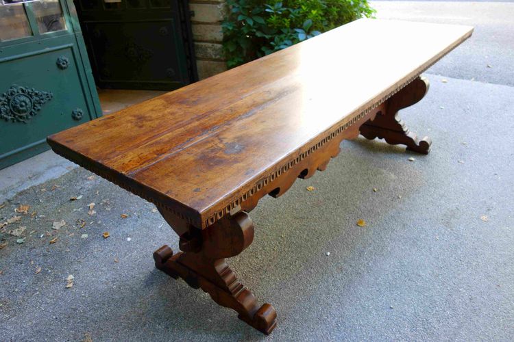 Large Italian abbey table in walnut