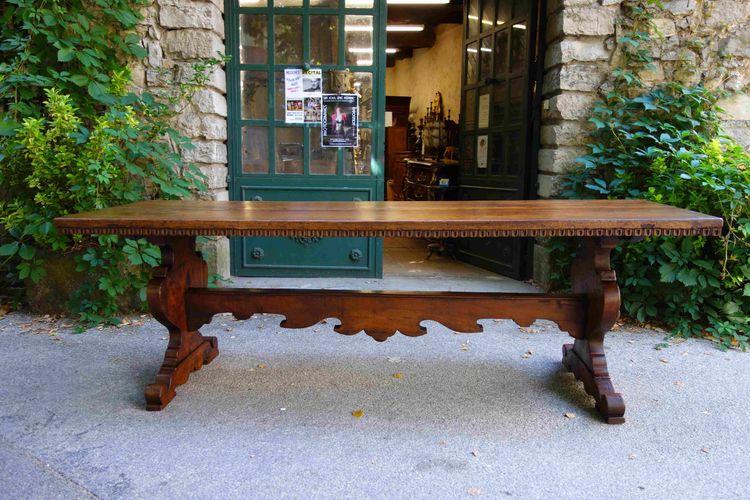 Large Italian abbey table in walnut