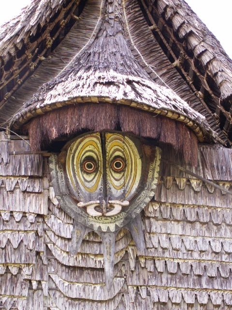 Masque de pignon, art tribal , art océanien, art traditionnel, vannerie, Papouasie Nouvelle Guinée