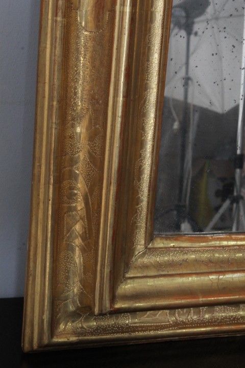 Antique mirror mid 1700s XVIII SEC . Pure gold . with beautiful cymatium. Meas 135 x cm 95