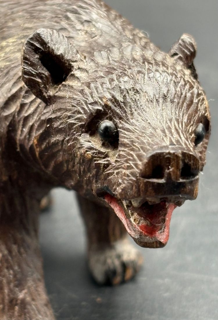 CARVED WOODEN BEAR