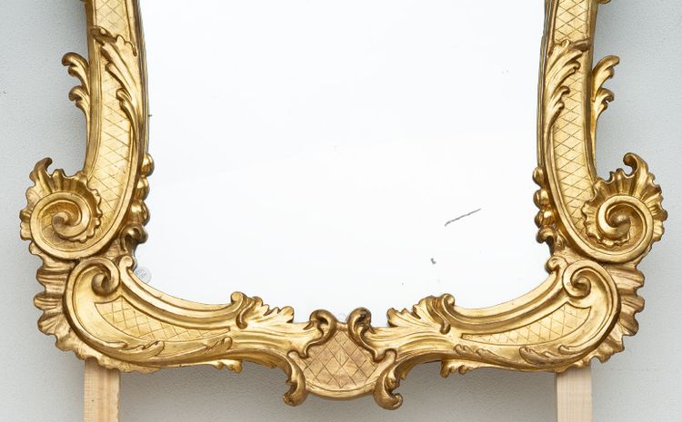 Antique giltwood and carved mirror. 18th century Rome.