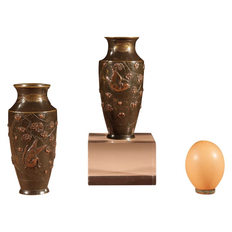 Une Paire De Petits Vases Japonais En Bronze Et Cuivre Epoque Meiji 1868-1912