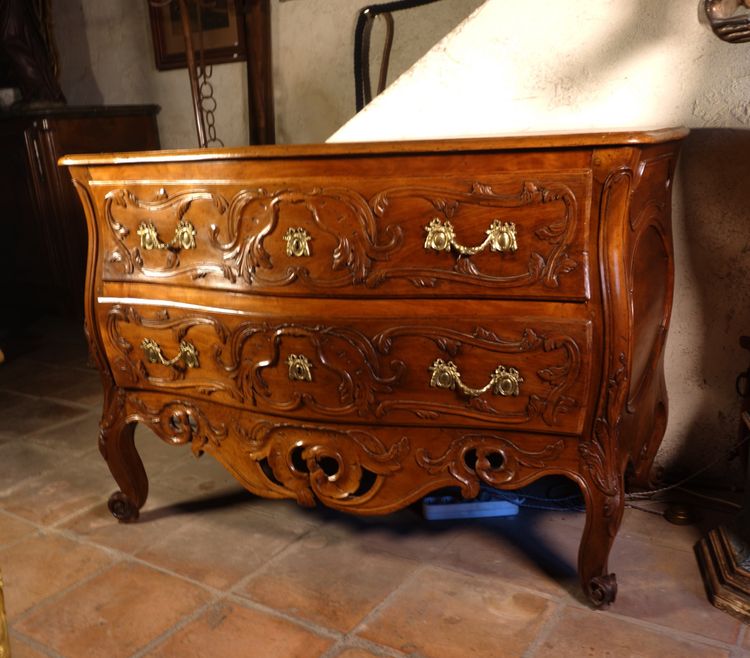 Nîmes chest of drawers with curved uprights