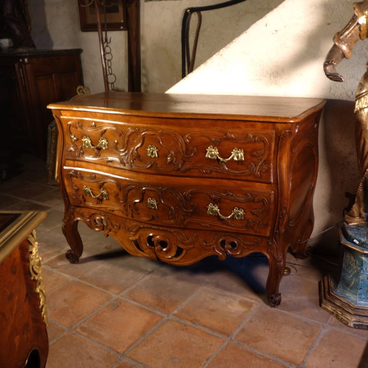 Nîmes chest of drawers with curved uprights