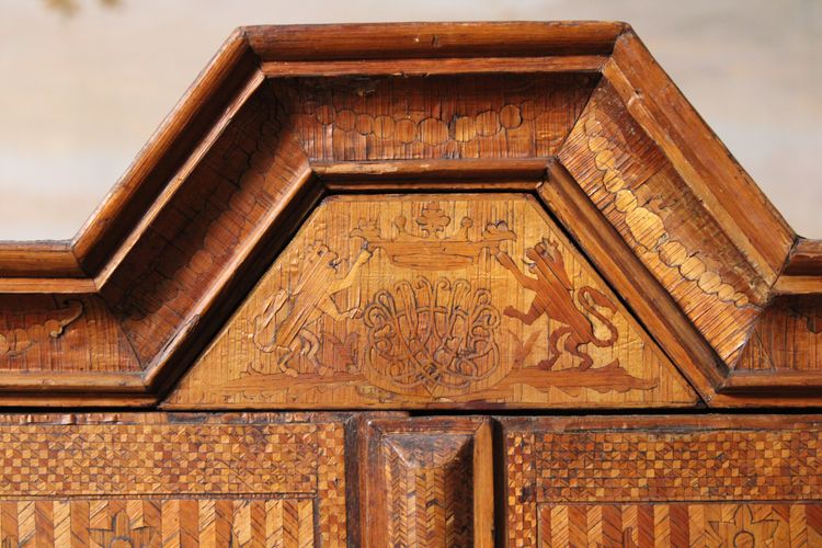 Cabinet in straw marquetry, 18th century work.