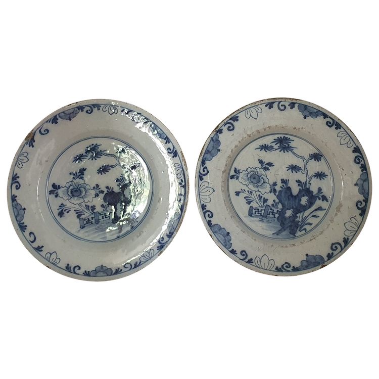 Pair of 18th c English delftware plates