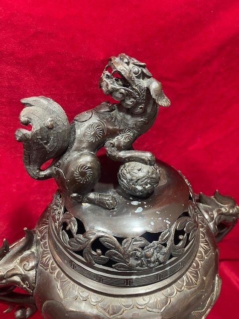 IMPOSING BRONZE PERFUME BURNER CHINA