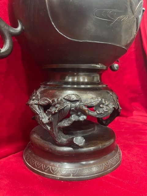 IMPOSING BRONZE PERFUME BURNER CHINA