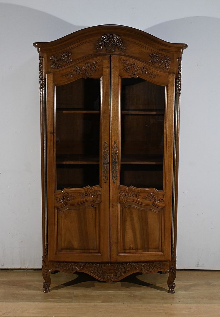 Walnut display bookcase, Louis XV style - Late 19th century