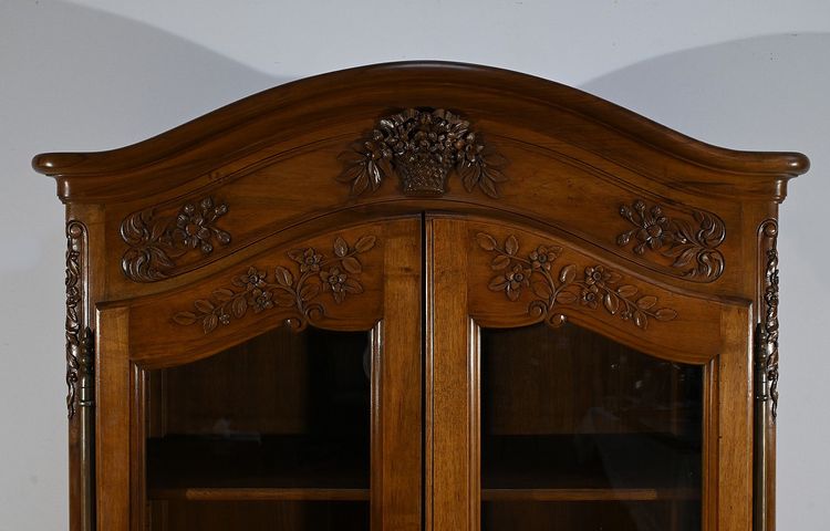 Walnut display bookcase, Louis XV style - Late 19th century