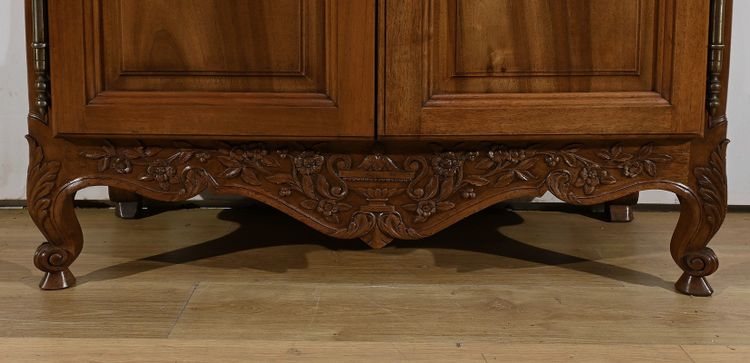 Walnut display bookcase, Louis XV style - Late 19th century