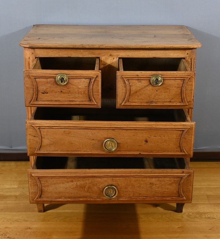 Small Ash Chest of Drawers, Louis XIV/Louis XV Transition – Late 18th Century