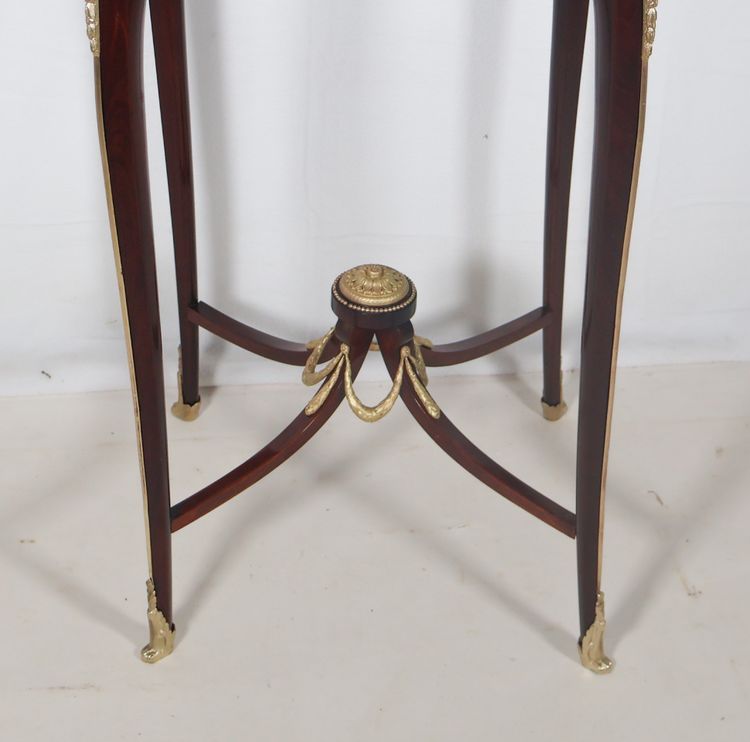 Transition style pedestal table from the late 19th century