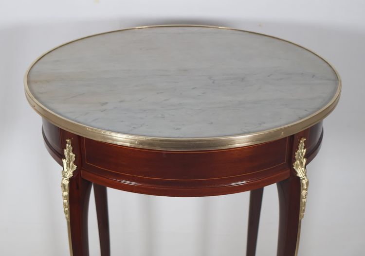 Transition style pedestal table from the late 19th century