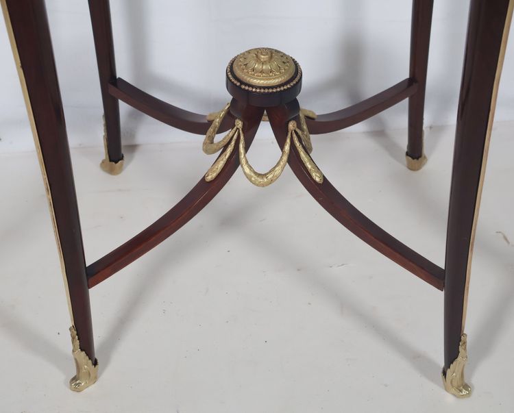 Transition style pedestal table from the late 19th century