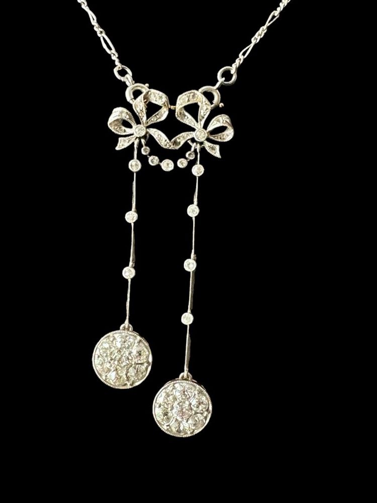 Art Deco Neglected Necklace in Gold, Platinum and Diamonds