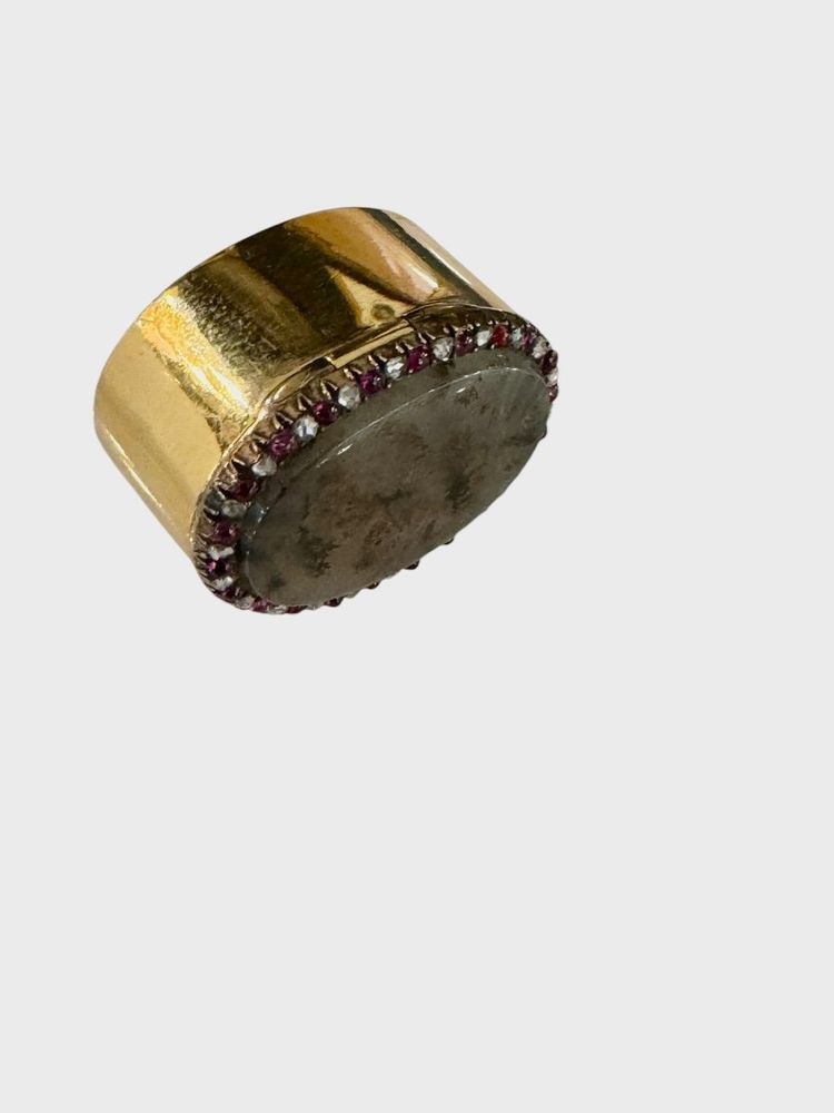 Pillbox in Gold, Agate, Ruby and Diamonds
Napoleon III