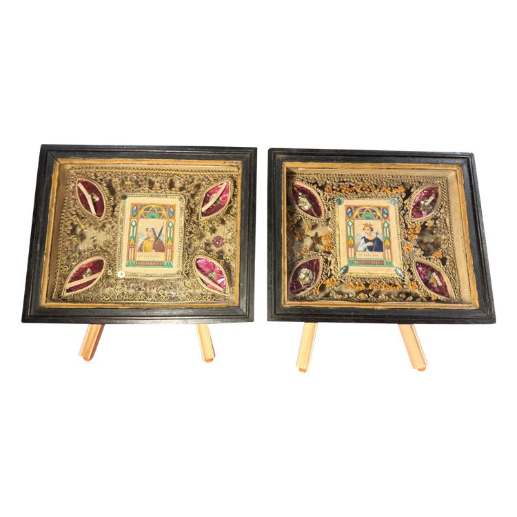 Pair of Reliquaries Paperolles with Engravings of Saints Adelaide and Victoire - 19th Century