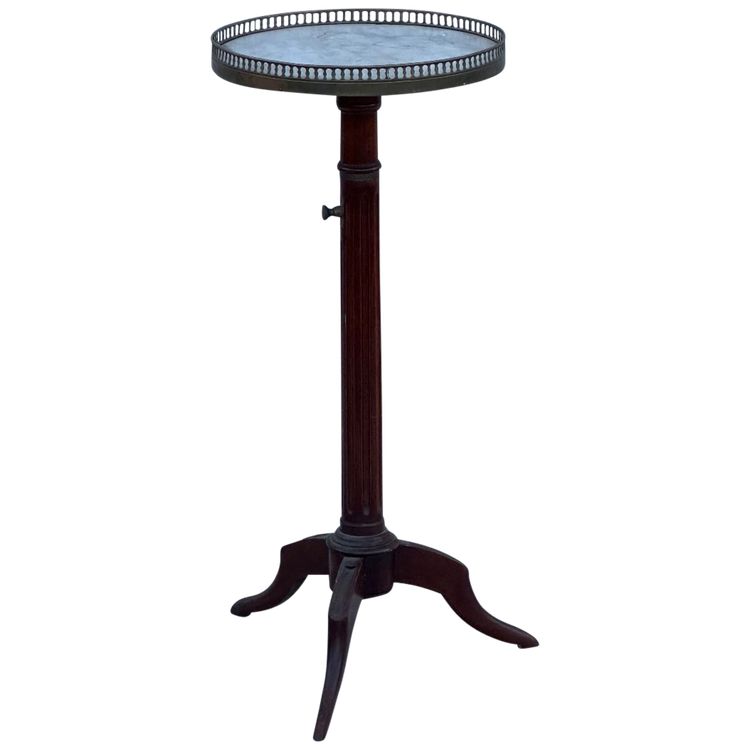 Pedestal table