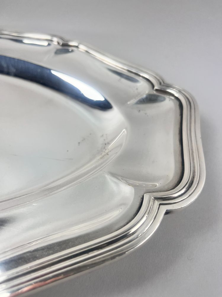 Oval dish model with silver metal outline net