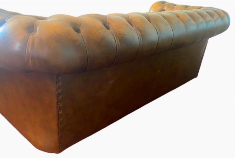 Divano Chesterfield a 3 posti in pelle marrone