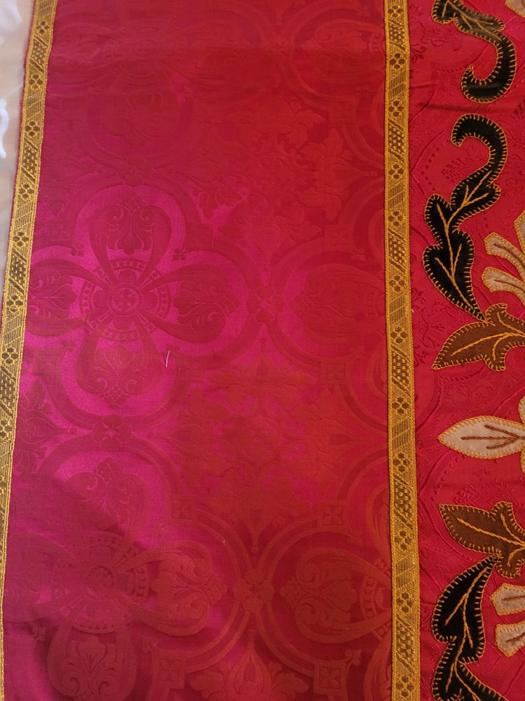 Priest's chasuble in damask, circa 1900