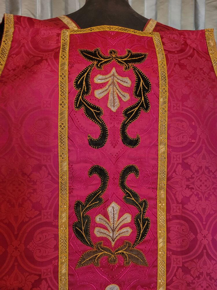 Priest's chasuble in damask, circa 1900