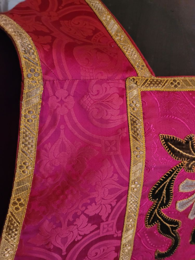 Priest's chasuble in damask, circa 1900