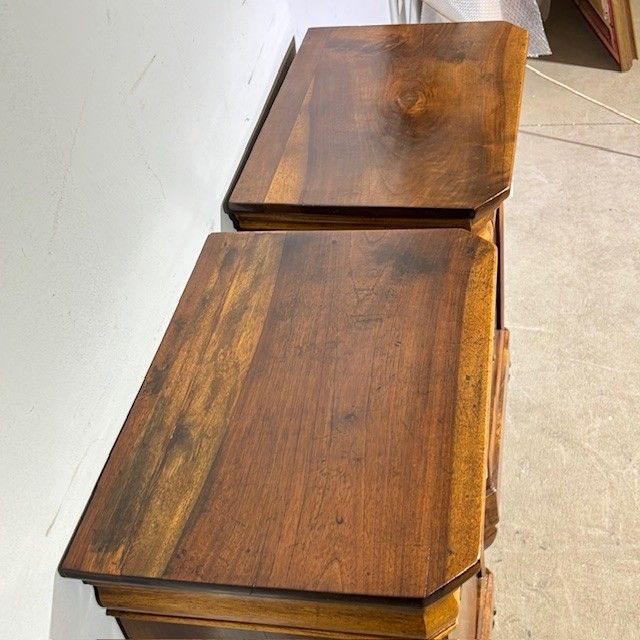 Antique pair of Cappuccino bedside tables in solid walnut from Lombardy 1840. Restored. Size L 49 x 35.