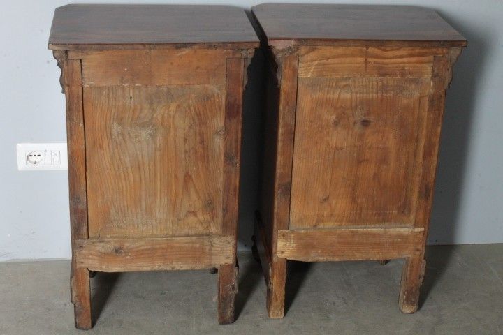 Antique pair of Cappuccino bedside tables in solid walnut from Lombardy 1840. Restored. Size L 49 x 35.