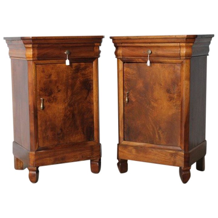 Antique pair of Cappuccino bedside tables in solid walnut from Lombardy 1840. Restored. Size L 49 x 35.