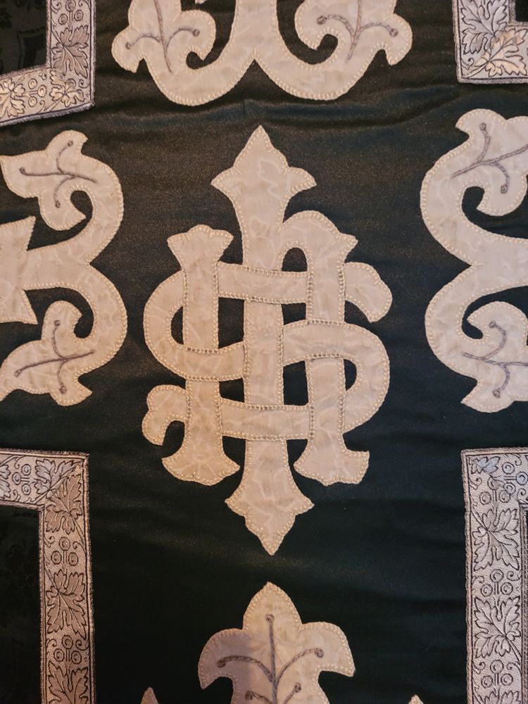 Priest's chasuble in damask, early 20th century