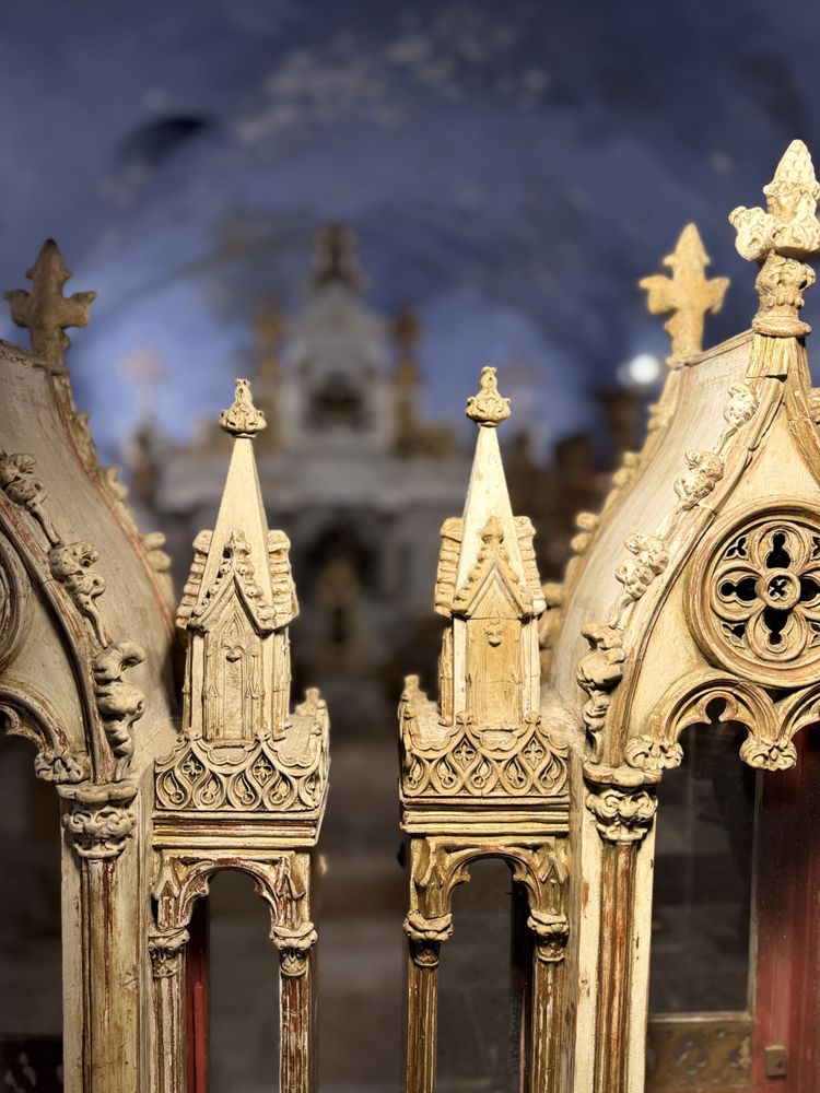 Important Pair of Neo-Gothic Reliquaries – 19th Century