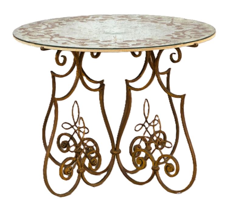 Pedestal table