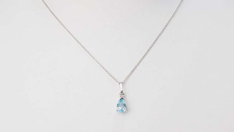 White gold and blue topaz solitaire necklace