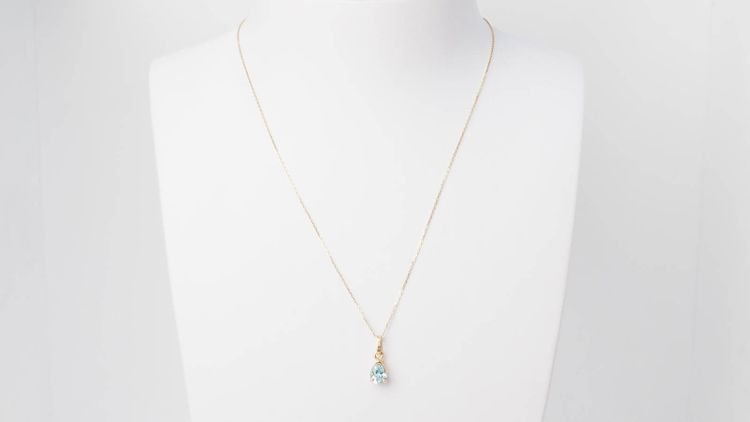 Yellow gold and blue topaz solitaire necklace