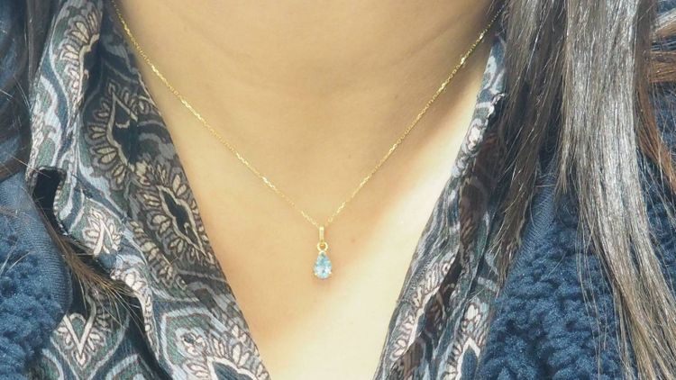 Yellow gold and blue topaz solitaire necklace