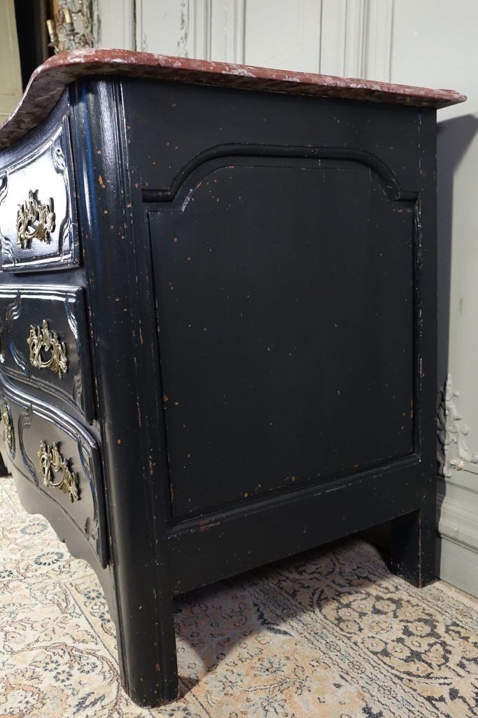 Regency period chest of drawers. Faux marble top.