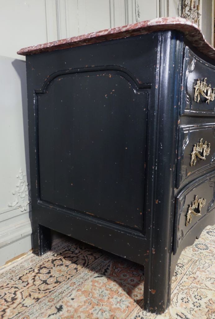 Regency period chest of drawers. Faux marble top.