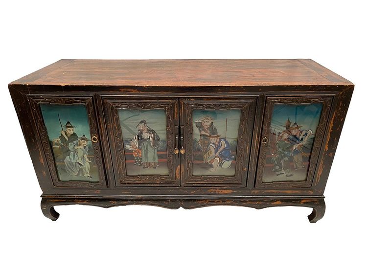 China, early 20th century, low enfilade buffet opening on four doors decorated with fixtures under glass