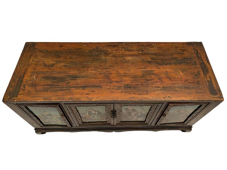 China, early 20th century, low enfilade buffet opening on four doors decorated with fixtures under glass