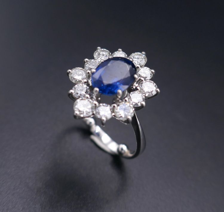 Ring Sapphire 2.92 carats and Diamonds 1.80 carats, 18-carat white gold.