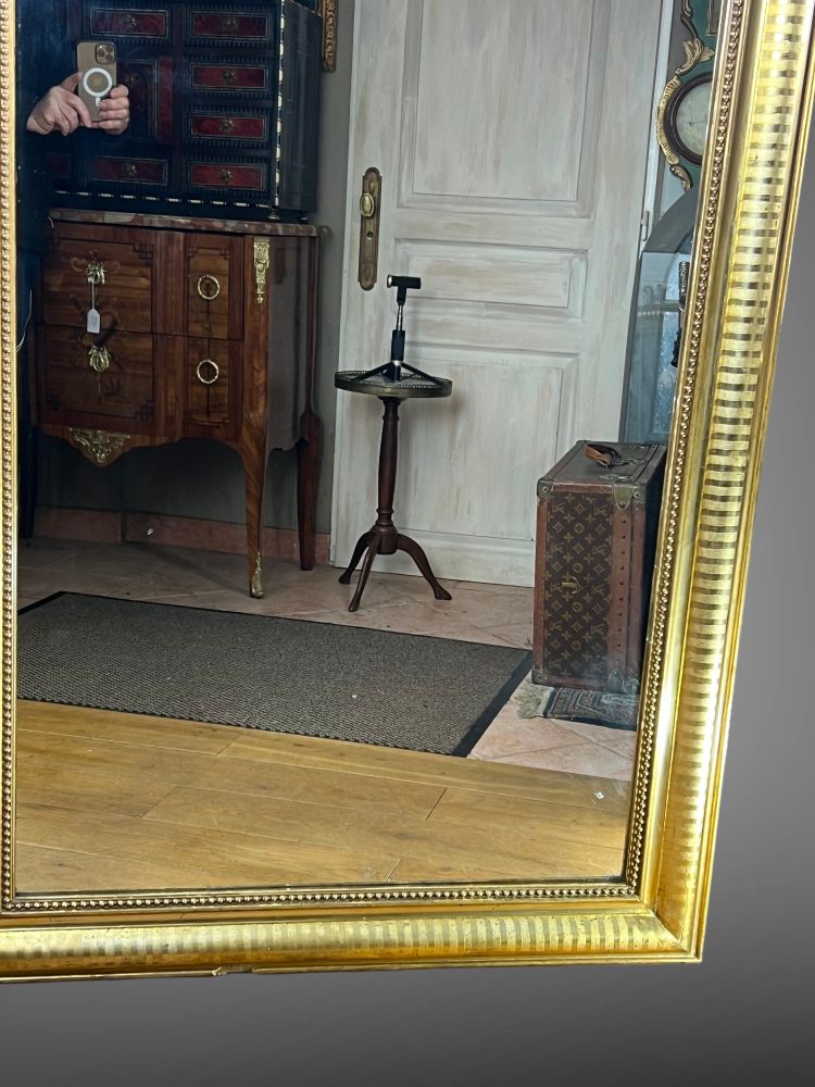 LARGE LOUIS PHILIPPE PERIOD MIRROR IN WOOD AND GILDED STUC (gilded leaf)