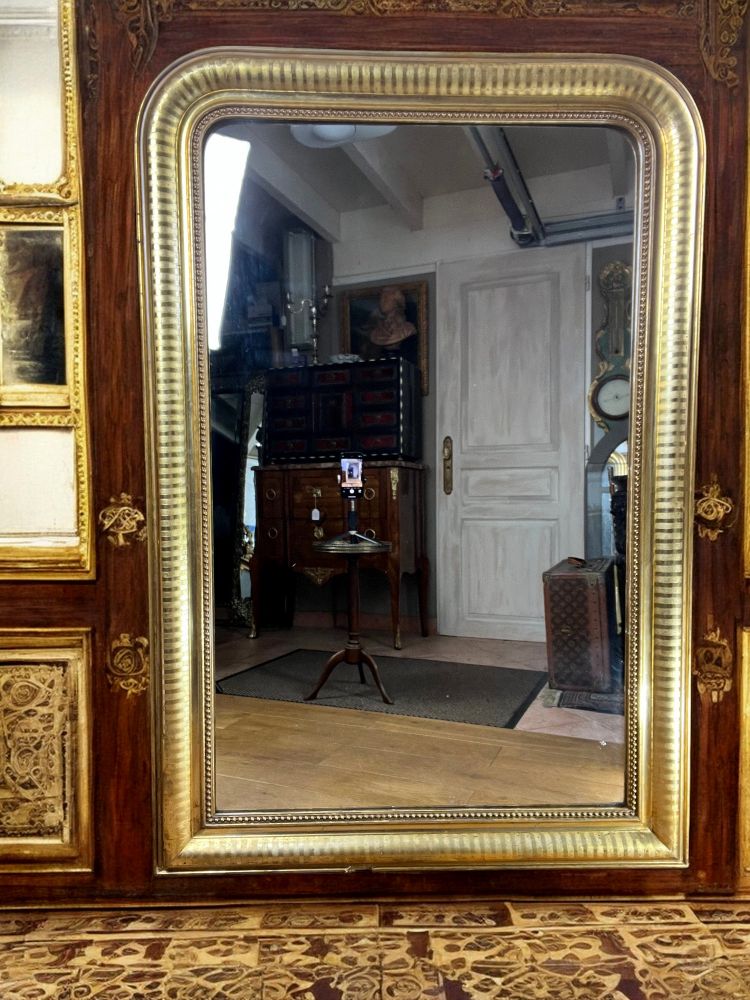 LARGE LOUIS PHILIPPE PERIOD MIRROR IN WOOD AND GILDED STUC (gilded leaf)